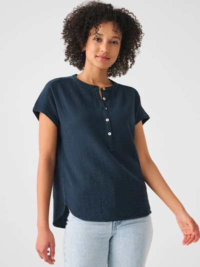 Faherty Dream Cotton Gauze Desmond Top In Navy