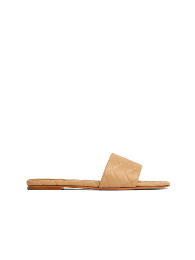 Bottega Veneta Flat Amy Mules In Nude & Neutrals