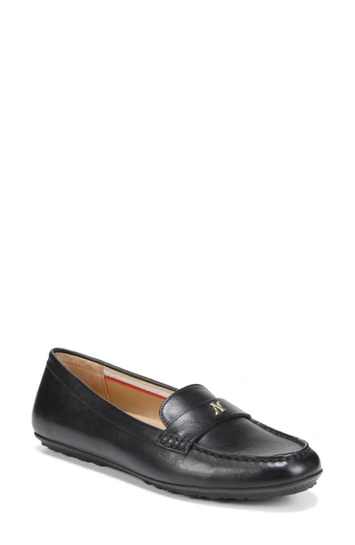 Naturalizer Evie Loafer In Black Leather