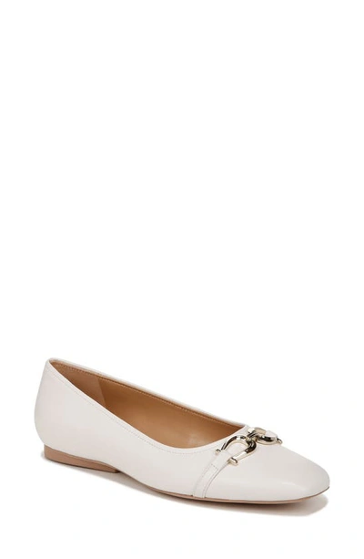 Naturalizer Skimmer Flat In Warm White Leather