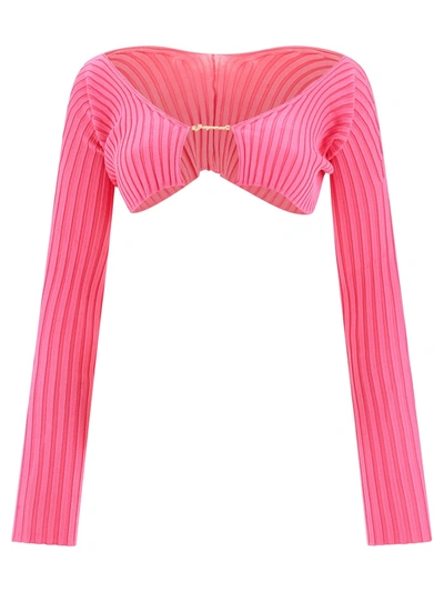 Jacquemus Logo Plaque Cropped Long Sleeve Top In 434 Neon Pink
