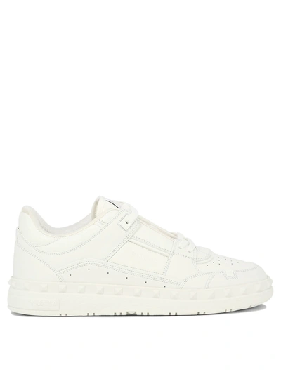 Valentino Garavani Freedots Sneakers In Bianco