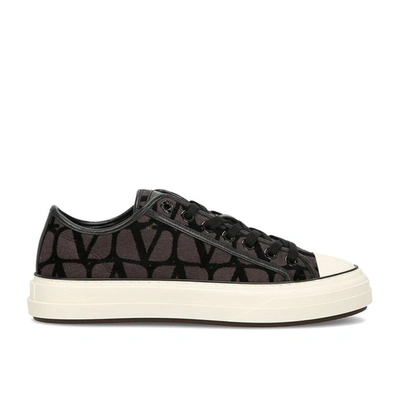 Valentino Garavani Trainers In Nero/nero/nero/ivory-fondant-n