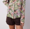 BELLA DAHL FULL BUTTON DOWN HIPSTER SHIRT IN OASIS FLORAL PRINT