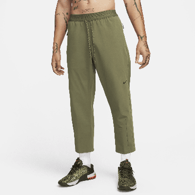 Nike Men's A.p.s. Dri-fit Woven Versatile Pants In Green
