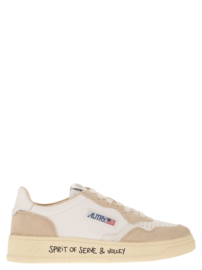 Autry Medalist Low - Leather Trainers In White/sand