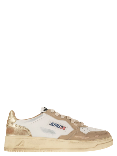 Autry Medalist - Super Vintage Trainers In White/gold