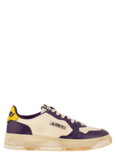 Autry Medalist Low Super Vintage Sneakers In White/purple