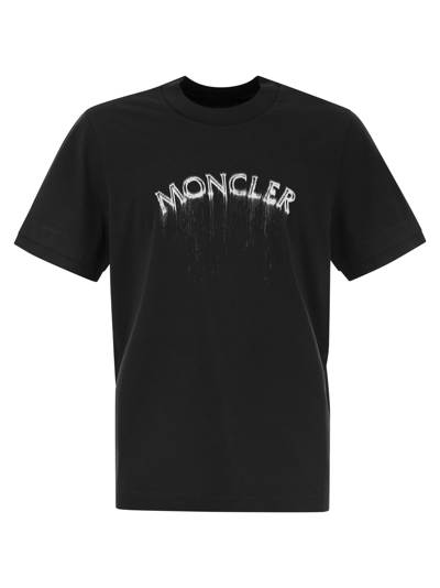 Moncler Logo-print Cotton T-shirt In Black