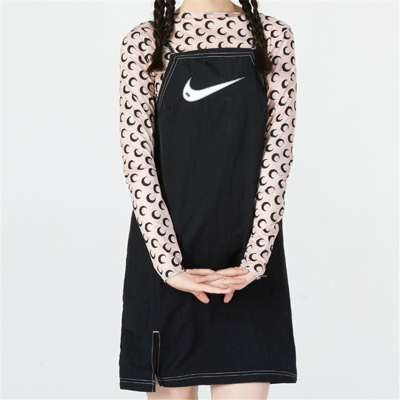 Nike 女装运动裙舒适透气休闲连衣裙吊带裙子 In Black