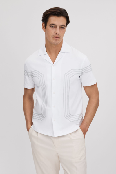 Reiss Arlington Mercerized Cotton Regular Fit Button Down Camp Shirt In White/sage