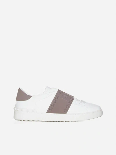 Valentino Garavani Trainer Rockstud Untitled In White,clay