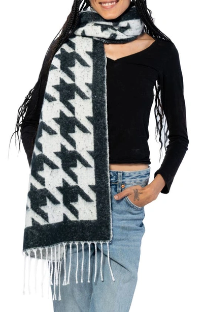 MARCUS ADLER MARCUS ADLER HOUNDSTOOTH FRINGE SCARF