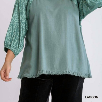 Umgee Linen Blend Animal Print Jacquard Dolman Cinched Cuff Sleeves Plus In Green
