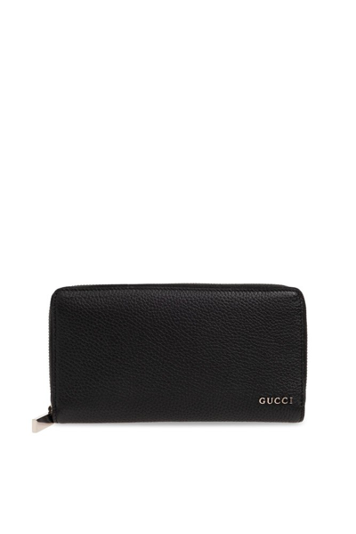 Gucci Logo Plaque Zip In Black