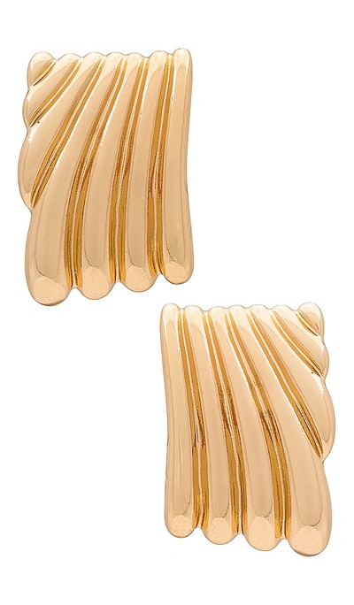 Amber Sceats Ribbed Statement Earring In 金色