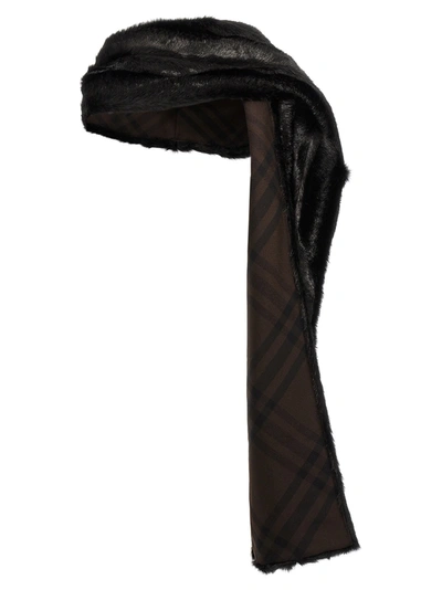 スカーフ Burberry SS24 Eco fur hooded scarf (8079143 BLACK) Burberry Eco Fur Hooded Scarf In Black | ModeSens