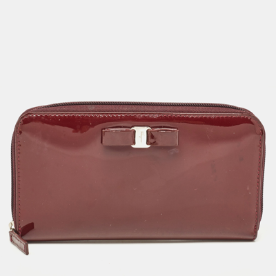 Pre-owned Ferragamo Burgundy Patent Leather Vara Bow Zip Around Wallet