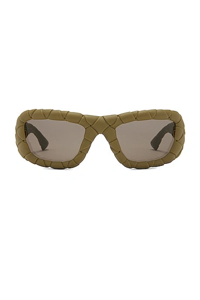 Bottega Veneta Intrecciato Sunglasses In Green-green-brown