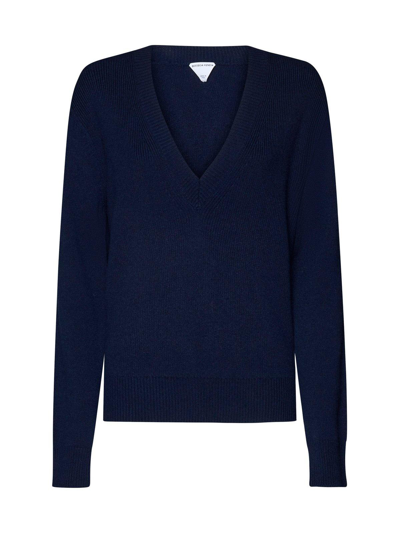 Bottega Veneta V-neck Knitted Jumper In Blue