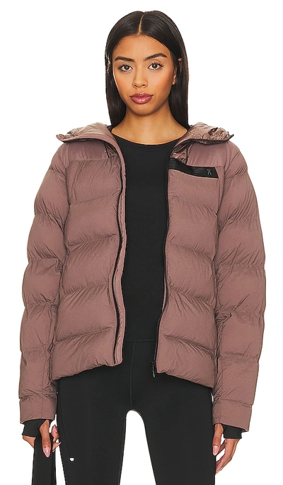 On Challenger Puffer Jacket In Mauve