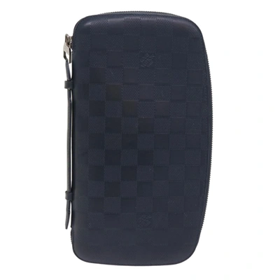 Pre-owned Louis Vuitton Atholl Black Leather Clutch Bag ()