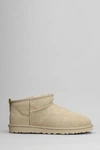 UGG UGG CLASSIC ULTRA MINI LOW HEELS ANKLE BOOTS IN BEIGE SUEDE