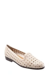 Trotters Liz Flat In Bone Leather