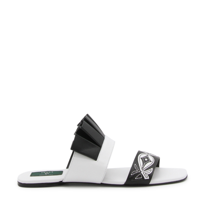 Emilio Pucci Pucci Black And White Leather Goccia Applique' Flat Sandals In Bianco-nero