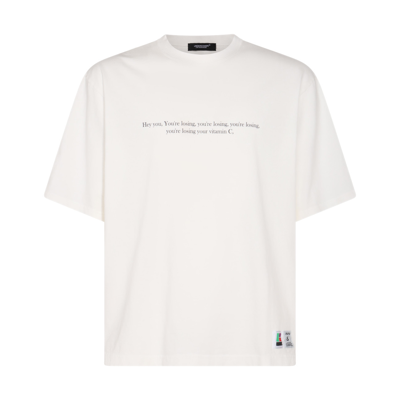 Undercover White And Black Cotton T-shirt In <p>white And Black Cotton T-shirt From  Featuring Slogan Print To The Front, Logo Patch To