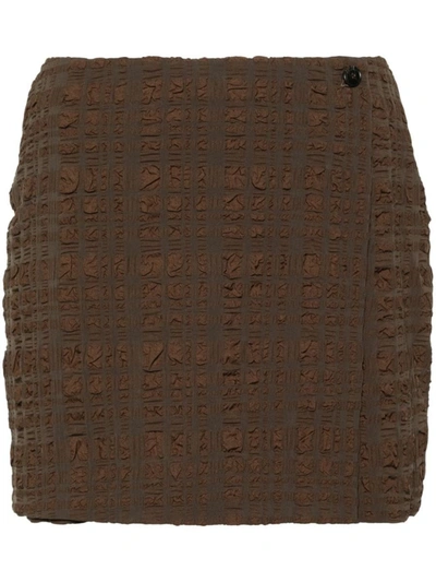 Nanushka 分层式泡泡纱短裤 In Dark Brown