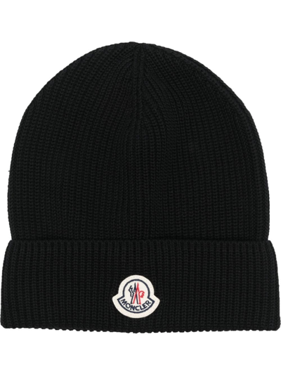 Moncler Logo Ribbed Cotton Beanie In Black