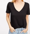 Socialite V Neck Tee In Black In Black