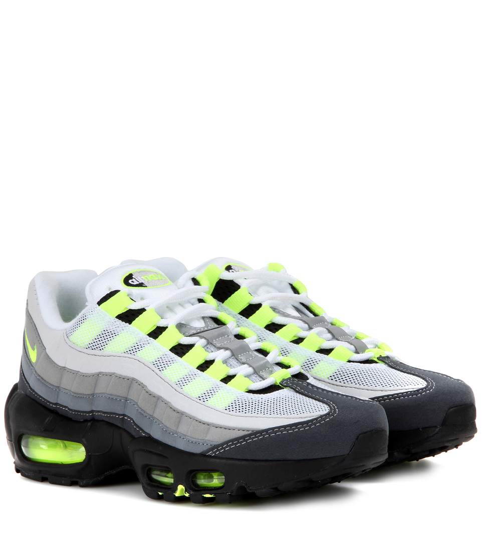 Valentino Rossi Nike Shoes