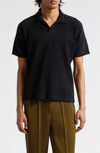 ISSEY MIYAKE HOMME PLISSÉ ISSEY MIYAKE BASICS PLEATED POLO