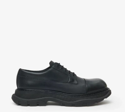 Alexander Mcqueen Tread Leather Lace Up Shoes In Black