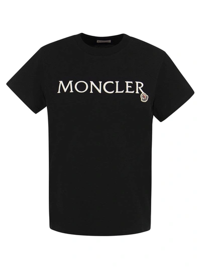 Moncler Logo Print Crewneck T-shirt In Black