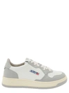 AUTRY 'MEDALIST' WHITE AND GREY LOW TOP SNEAKERS WITH LOGO DETAIL IN LEATHER MAN