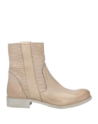 Divine Follie Woman Ankle Boots Beige Size 8 Leather