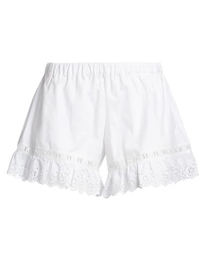 Loretta Caponi Woman Shorts & Bermuda Shorts White Size S Cotton