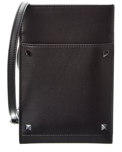 Valentino Garavani Valentino Rockstud Leather Smartphone Case In Black