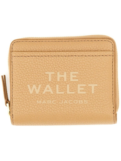 Marc Jacobs Logo Printed Zipped Mini Compact Wallet In Beige