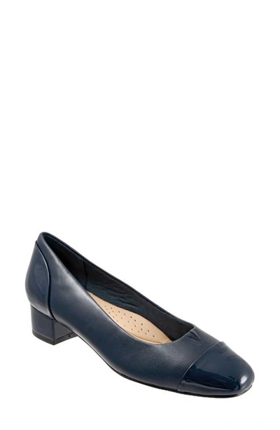 Trotters Daisy Pump In Navy Leather