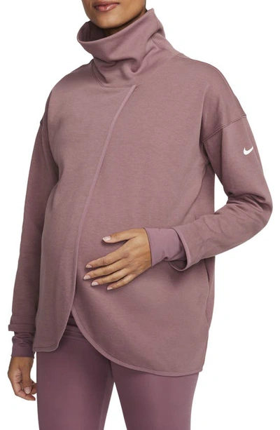 Nike Women's (m) Reversible Pullover (maternity) In Purple