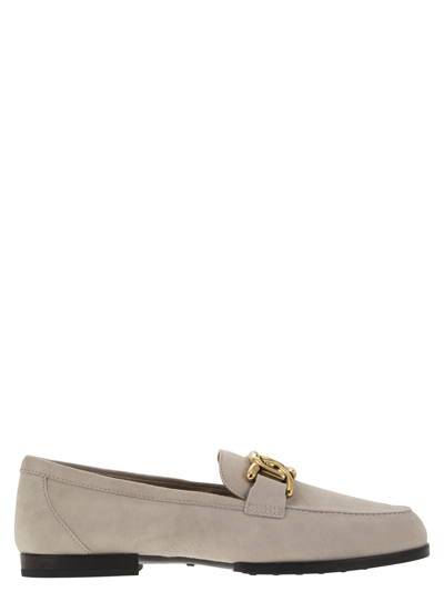 TOD'S MOCCASIN IN NUBUCK WITH METAL CHAIN