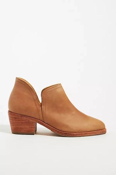 Nisolo Mia Everyday Boots In Brown