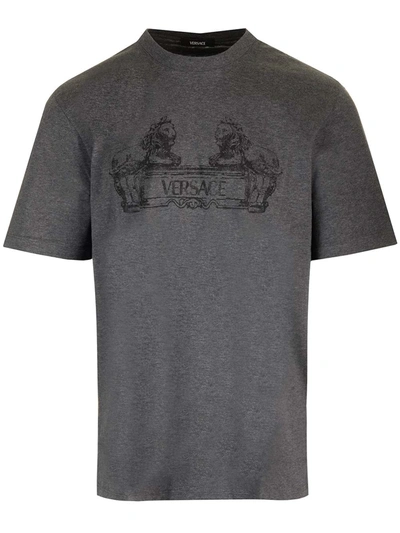Versace Cartouche T-shirt In Grigio Scuro Melange