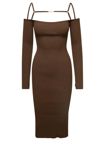 JACQUEMUS JACQUEMUS LE ROBE SIERRA LONG BROWN RIBBED OFF-THE-SHOULDER DRESS IN VISCOSE BLEND WOMAN