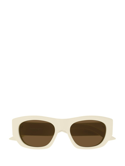 Alexander Mcqueen Eyewear Rectangle Frame Sunglasses In White