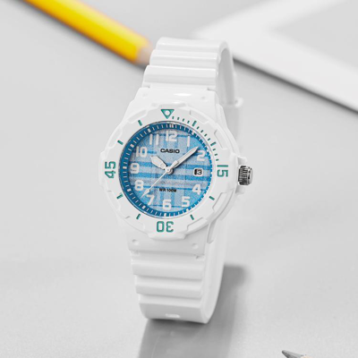 Casio 卡西欧（）手表时尚运动学生表防水石英女表儿童手表 In White